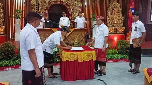 Pemkab Karangasem melakukan mutasi 58 pejabat. Namun, masih tersisa empat pimpinan kepala OPD yang kosong.