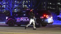 Setidaknya tiga orang tewas dan lima lainnya luka-luka akibat penembakan di Universitas Michigan, Amerika Serikat, Selasa (14/2). (AP Photo/Matthew Dae Smith)  