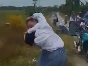 Siswi SMA di Konawe Sultra Adu Jotos gegara Bully Bau Kaus Kaki