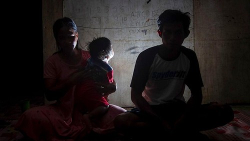This picture taken on July 24, 2020 shows Tati (not her real name), who got married under age in March 2020, cooking in her kitchen in North Botteng in Mamuju, West Sulawesi. - Child marriage has long been common in traditional communities from the Indonesian archipelago to India, Pakistan and Vietnam, but numbers had been decreasing as charities made inroads by encouraging access to education and womens health services. (Photo by YUSUF WAHIL / AFP) / TO GO WITH Indonesia-India-Vietnam-children-health-virus-family,FEATURE by Haeril Halim, Aishwarya Kumar and Tran Thi Minh Ha (Photo by YUSUF WAHIL/AFP via Getty Images)