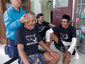 Ganjar Muda Padjajaran Gelar Pengobatan Alternatif Gratis di Cirebon