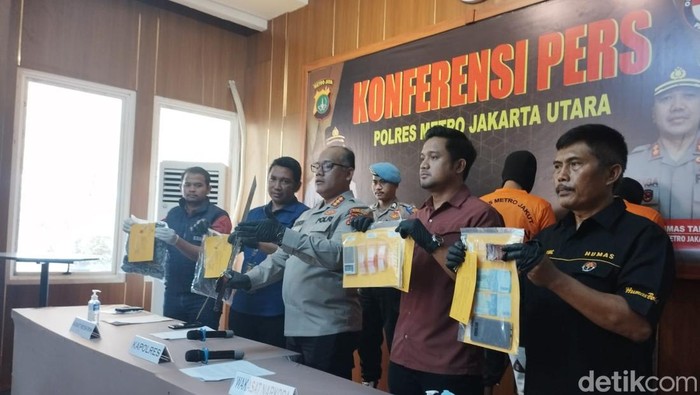 Polisi merilis kasus remaja anak bandar narkoba penusuk AKP PH Siahaan.