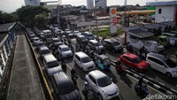 Penyebab lain adalah pertumbuhan kendaraan bermotor yang tidak sebanding dengan panjang jalan, kurangnya disiplin berlalu lintas dan faktor insedentil adanya pembangunan beberapa proyek yang sedang berjalan.