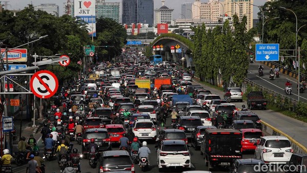 Ampuuunn... Begini Potret Macetnya Jakarta yang Bikin Stres