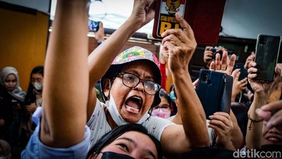 Potret Keriuhan Fans Richard Eliezer di Ruang Sidang