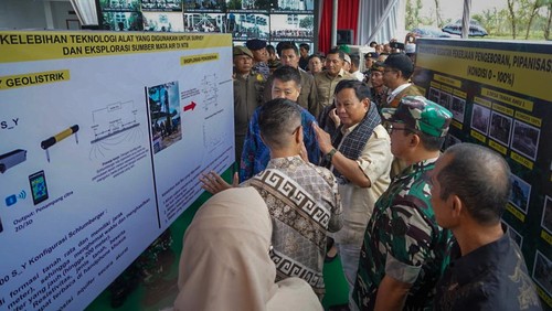 Menhan Prabowo Subianto meresmikan pembangunan 31 titik sumur bor di daerah kekeringan air di Pulau Lombok dan Pulau Sumbawa.