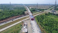 Sebanyak total 30.177 unit ballastless track slab disiapkan oleh dua kontraktor proyek KCJB yaitu Sinohydro dan Wika Beton. Awalnya, produksi ballastless track slab dilakukan oleh Sinohydro sebanyak 15.391 unit. Setelah adanya alih teknologi dan pengetahuan, produksi ballastless track slab dilakukan sepenuhnya oleh kontraktor lokal yaitu Wika Beton sebanyak 14.786 unit.