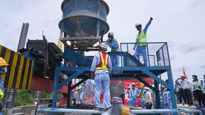 PT Kereta Cepat Indonesia China telah memasang ballastless track slab sebanyak 30.177 unit di proyek Kereta Cepat Jakarta Bandung (KCJB).