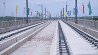 PT Kereta Cepat Indonesia China telah memasang ballastless track slab sebanyak 30.177 unit di proyek Kereta Cepat Jakarta Bandung (KCJB). Penyelesaian keseluruhan ballastless track slab ini merupakan salah satu momen penting dalam progres pembangunan KCJB. Peresmian pemasangan seluruh ballastles track slab ditandai dengan pengecoran ballastles track slab terakhir pada track bed jalur layang KCJB di daerah Wanakerta, Kabupaten Karawang, Rabu (15/2).