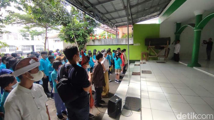 Puluhan pelajar SD asal Tasikmalaya mengunjungi Kampung Kerukunan Ciamis, Rabu (15/2/2023).