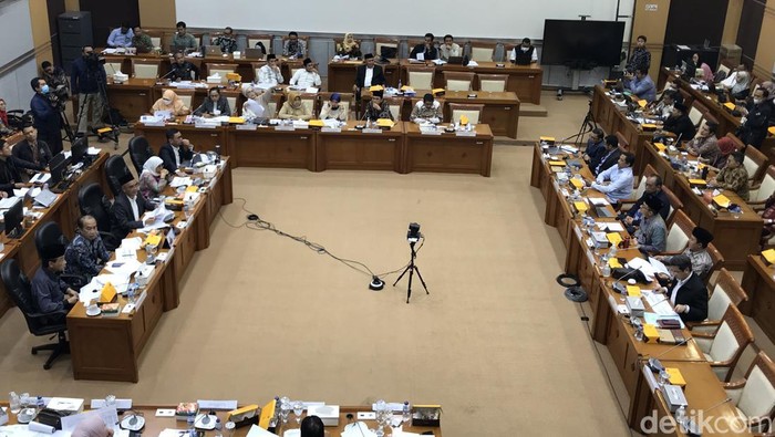 Rapat Komisi VIII DPR soal biaya ibadah haji 2023, 15 Februari 2023. (Firda CAA/detikcom)