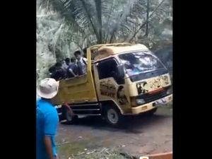 Detik-detik Truk Bawa Rombongan Anak Terguling di Banjarnegara