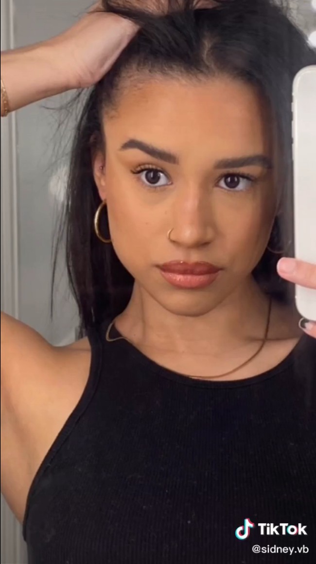 Sidney Beckles viral di TikTok karena kemiripan dengan Meghan Markle. Tak sedikit orang yang berkomentar Sidney seperti kembaran dari istri Pangeran Harry tersebut. Sayangnya hal itu juga mengundang komentar negatif karena sosok Meghan yang kontroversial. Foto: TikTok/Instagram Sidney Beckles