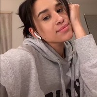 Aku tidak pernah dikatai secara langsung, hanya online. Kebanyakan ujaran kebencian ditujukkan secara spesifik untuk Meghan dan hanya berkata aku tidak seharusnya bangga dengan penampilanku, kata Sidney dilansir Express. Foto: TikTok/Instagram Sidney Beckles