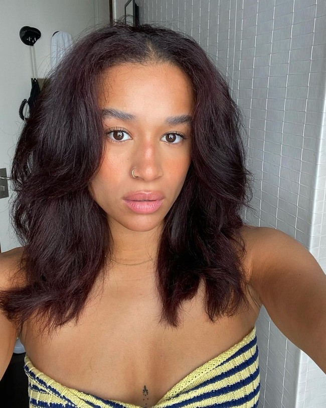 Aku sudah dibandingkan dengan dia ketika dia mulai terkenal karena berkencan dengan Pangeran Harry tapi mulai sangat sering pada 2020. Aku menganggapnya sebuah pujian besar untuk dianggap mirip dia, dia wanita yang menawan, kata Sidney. Foto: TikTok/Instagram Sidney Beckles