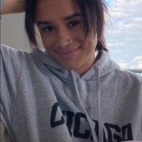 Wanita 21 tahun itu pun mengaku kesal dengan komentar orang-orang yang tidak suka Meghan Markle. Dia orang yang jahat, Kamu tidak seharusnya bangga dengan kemiripan itu, Kasihan, orang-orang akan berpikir kamu pembohong juga, tulis netizen. Foto: TikTok/Instagram Sidney Beckles