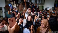 Fans Eliezer bersukacita dan memuji keputusan hakim. 