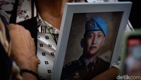 Bharada Eliezer dinyatakan bersalah melanggar Pasal 340 KUHP juncto Pasal 55 ayat 1 ke-1 KUHP. Tidak ada alasan pembenar dan pemaaf untuk Eliezer karena telah menembak Brigadir Yosua Hutabarat. 