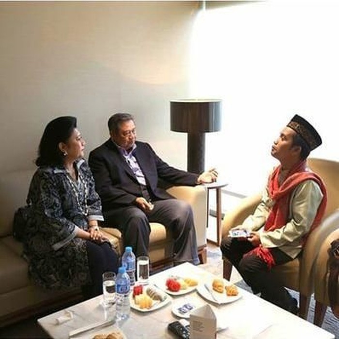 Ustaz Maulana Ustaz Maulana Senang Makan Bareng Kru TV hingga Dion Wiyoko