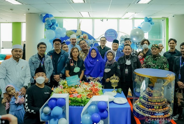 Ustaz Maulana Ustaz Maulana Senang Makan Bareng Kru TV hingga Dion Wiyoko