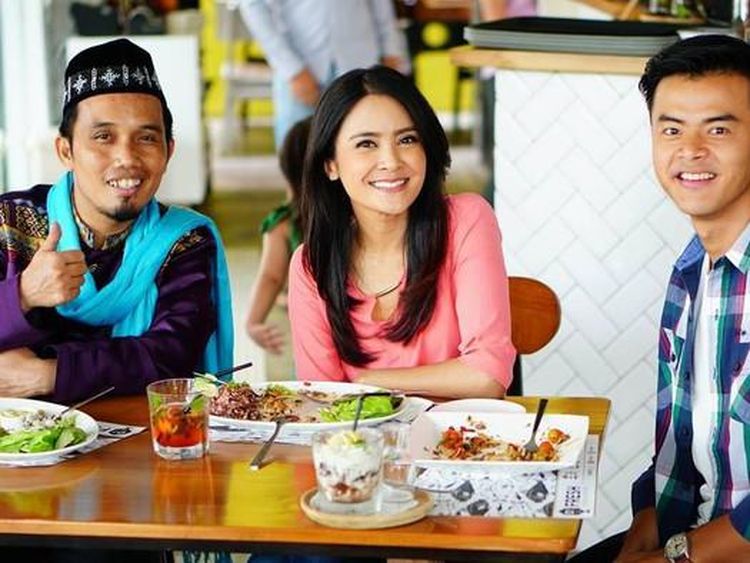 Ustaz Maulana Senang Makan Bareng Kru TV hingga Dion Wiyoko