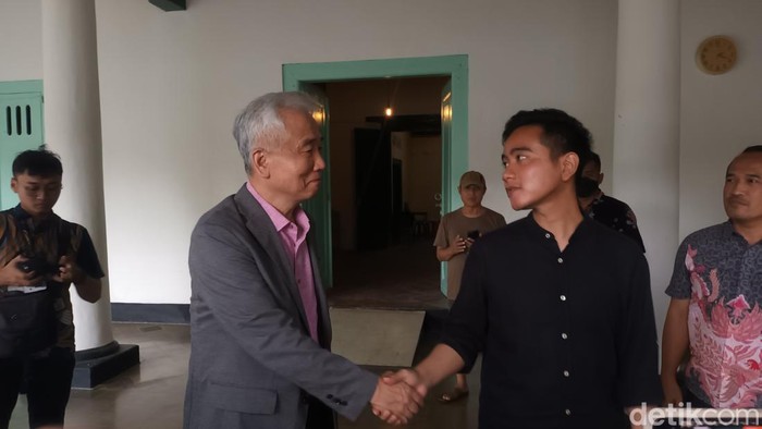 Wali Kota Solo Gibran Rakabuming Raka bertemu dengan Dubes Korea Selatan unuk Indonesia Lee Sang Doek di Puro Mangkunegaran, Rabu (15/2/2023).