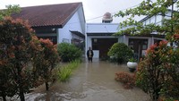 Selain rumah warga, banjir ini merendam SMK N 1 Rota, Bayat, Klaten.  