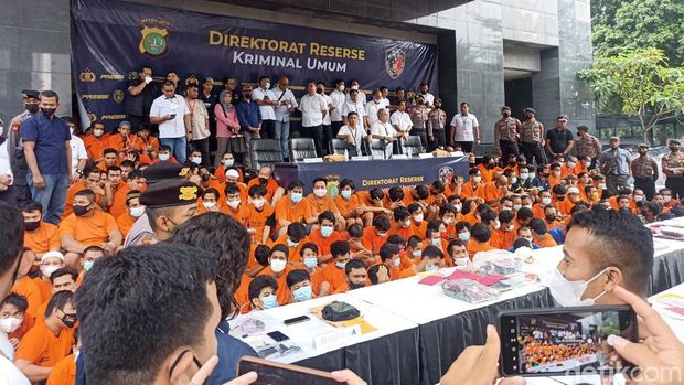 296 pelaku kejahatan jalanan di Jadetabek ditangkap jajaran Polda Metro Jaya.
