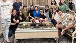 Begini Serunya Aming Saat Kumpul Bersama Teman Kulineran