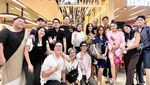 Begini Serunya Aming Saat Kumpul Bersama Teman Kulineran
