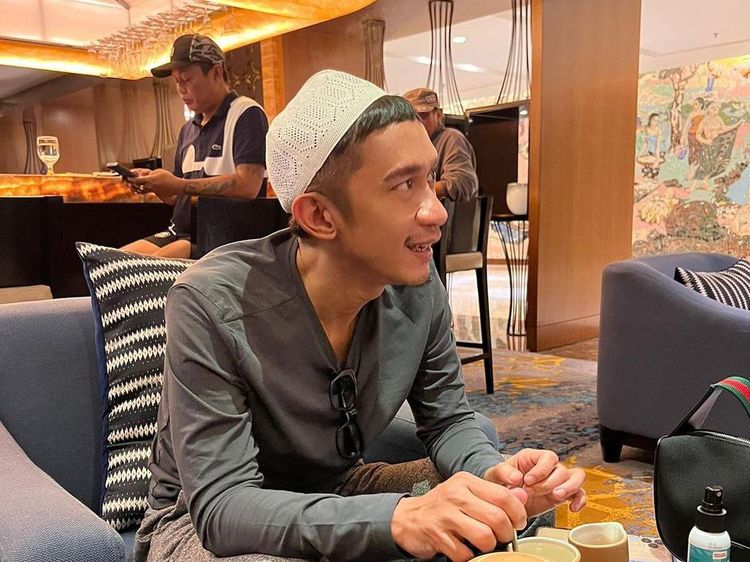 Begini Serunya Aming Saat Kumpul Bersama Teman Kulineran