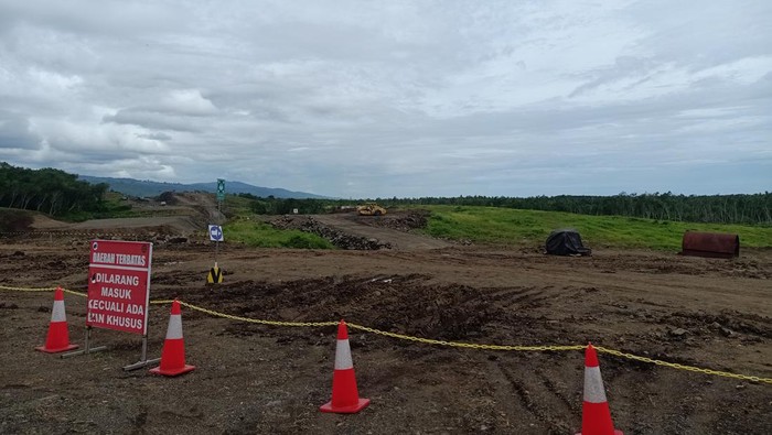 Kondisi pemetaan ruas jalan di sekitar area groundbreaking Tol Gilimanuk-Mengwi, Banjar Sumbermis, Desa Pekutatan, Kecamatan Pekutatan, Jembrana, Bali, Rabu (15/2/2023)