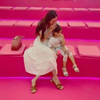 Arabella diketahui memiliki darah keturunan Indonesia dan Brazil. Tak heran jika penampilannya terlihat kebule-bulean. Foto: Instagram/@aurakasih