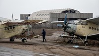 Rusia telah menduduki bandara ini selama lebih dari delapan bulan sebelum akhirnya mundur.  
