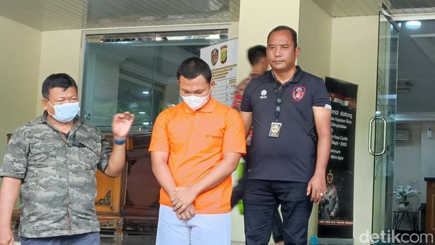 Bripda HS, anggota Densus 88 Antiteror tersangka pembunuhan sopir taksi online di Depok.