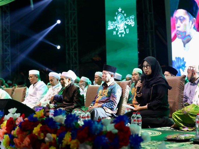 Bupati Ipuk Fiestiandani saat menghadiri acara yang digelar PCNU Banyuwangi