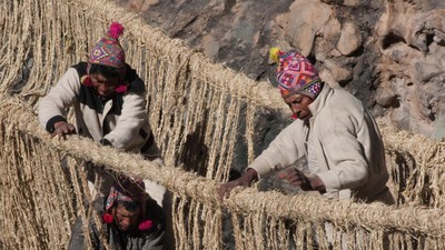 Cuma di Peru! Ada Jembatan dari Rajutan Rumput, Ini Potretnya