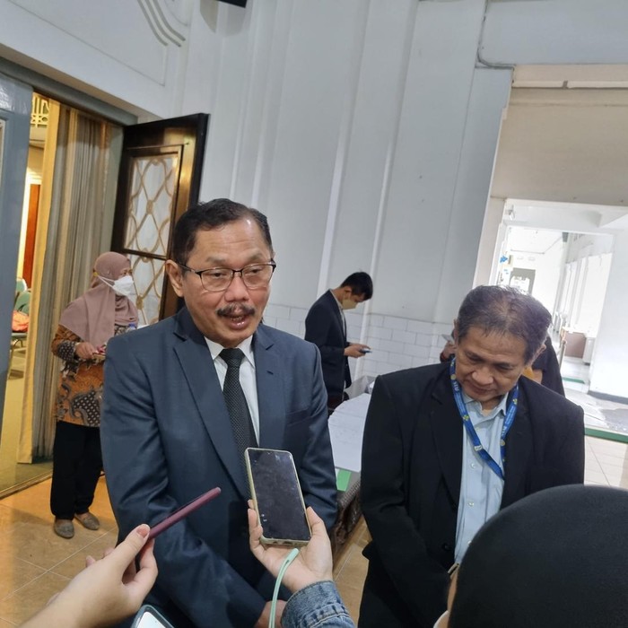 Dekan FK Unair Prof Dr dr Budi Santoso SpOG(K)