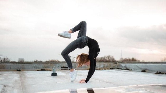 Gerakan Lenting Tangan Ialah Gabungan Handspring dan Radslag, Simak Penjelasannya!