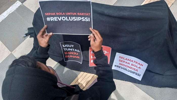 GSR Palembang Minta Ketum PSSI Benahi Sepak Bola Indonesia Sebagai bentuk solidaritas menolak lupa Tragedi Kanjuruhan, GSR Palembang meminta kepada Ketum PSSI yang baru, Erick Thohir totalitas benahi Sepak Bola Indonesia.