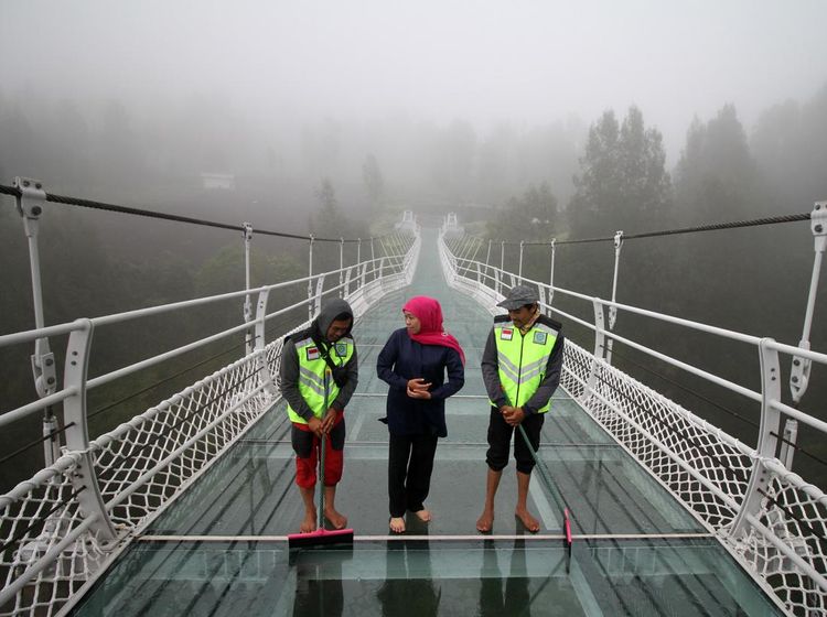 Ada Jembatan Kaca di Bromo, Berani Lewati?