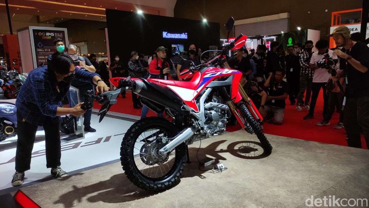 Honda CRF250L meluncur di IIMS 2023.