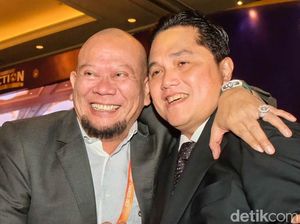 Potret Caketum PSSI Erick Thohir-La Nyalla Mesra Rangkulan di KLB