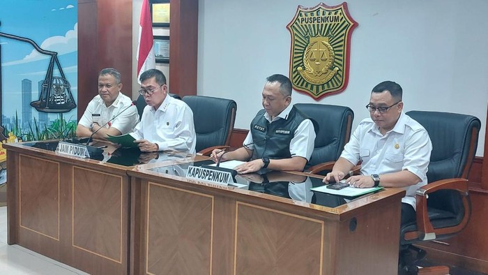 Jampidum Fadil Zumhana konpers menanggapi vonis Richard Eliezer dan Ferdy Sambo dkk