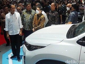 Mobil Medium MPV Dipakai Jokowi sebagai Bentuk Penghormatan ke Paus