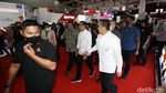 Potret Jokowi Buka IIMS 2023 hingga Jajal Kabin Kijang Innova Zenix