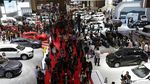 Potret Jokowi Buka IIMS 2023 hingga Jajal Kabin Kijang Innova Zenix