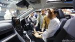 Potret Jokowi Buka IIMS 2023 hingga Jajal Kabin Kijang Innova Zenix