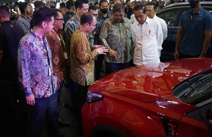 PT Chery Sales Indonesia (CSI) ikut berpartisipasi di ajang Indonesia International Motor Show (IIMS). Presiden Jokowi pun turut meninjau booth tersebut.