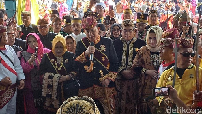 Prosesi adat Alam Kemisir, dari kerajaan Kepaksian Pernong Sekala Brak, Lampung, saat dilaksanakan di Kamandungan Keraton Kasunanan Solo, Kamis (16/2/2023)